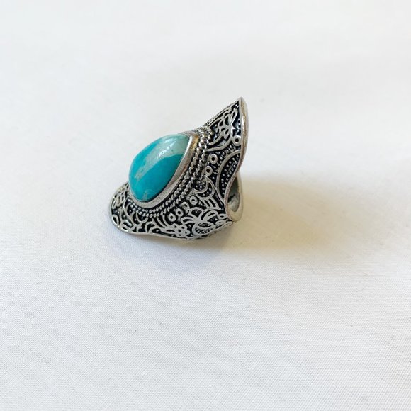 VINTAGE | BLUE STONE SILVER STATEMENT RING - Picture 2 of 4